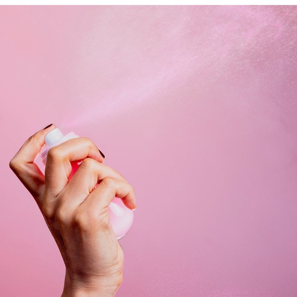 Glow Recipe Watermelon Glow Ultra-Fine Hydrating Mist - Picture 4 of 15